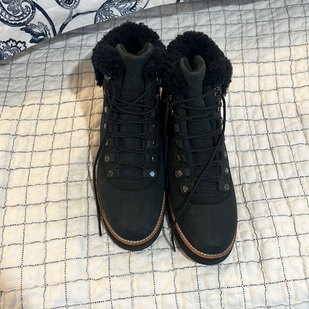 Black boots size 9 1/2